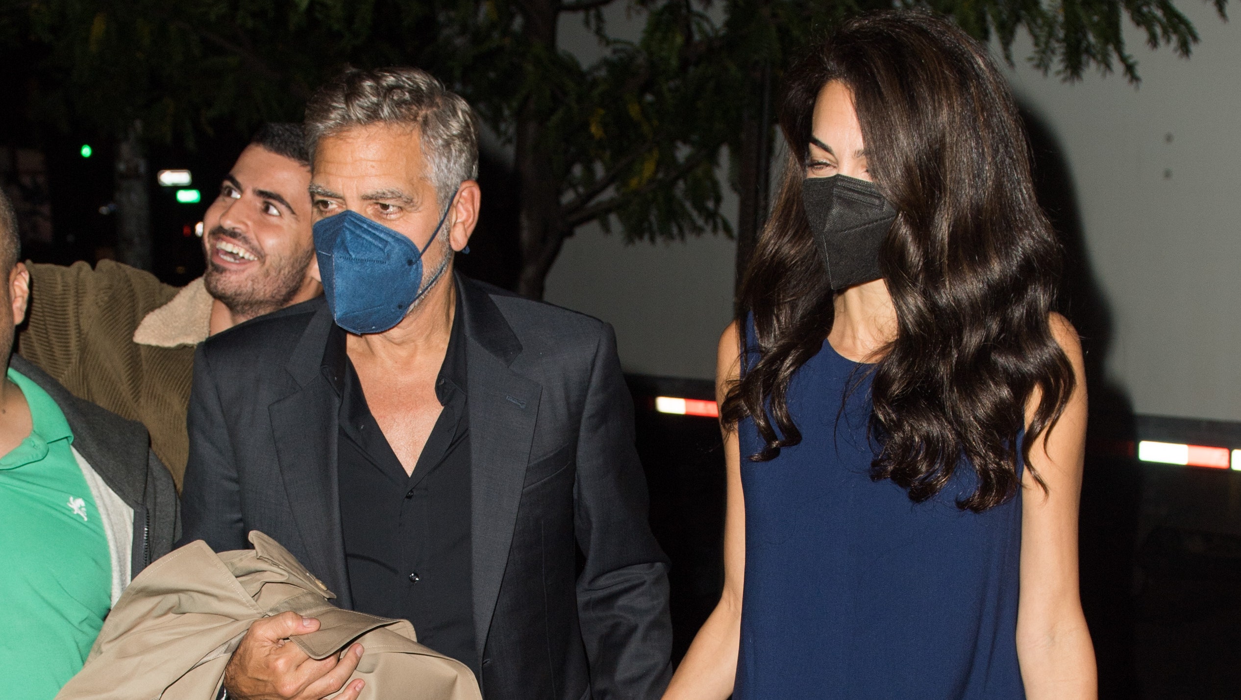 Сладкая парочка Джордж и Амаль Клуни попрежнему держатся за руки — спустя 7 лет после свадьбы