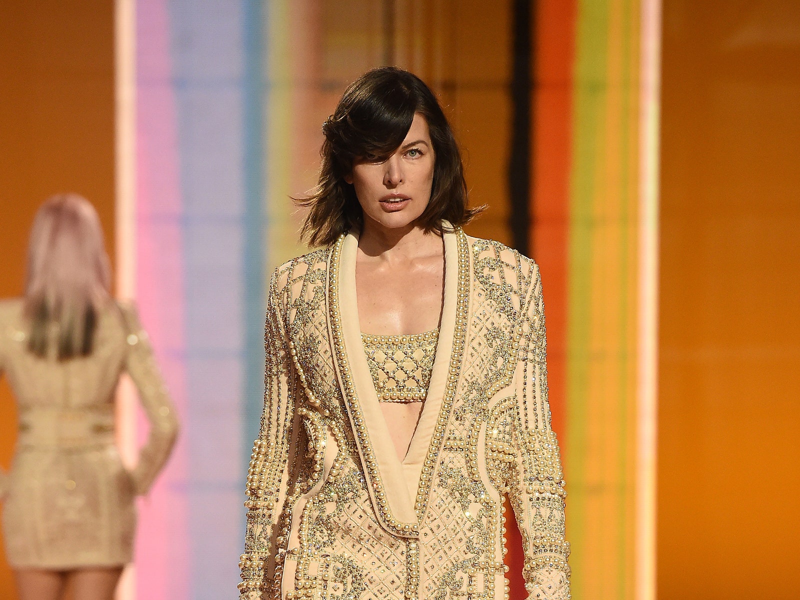 Роскошь, золото и супермодели: как прошло юбилейное шоу Balmain