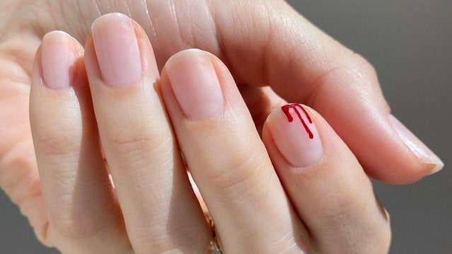 Красный с белым дизайн ногтей. Красные ногти: сочетание цветов