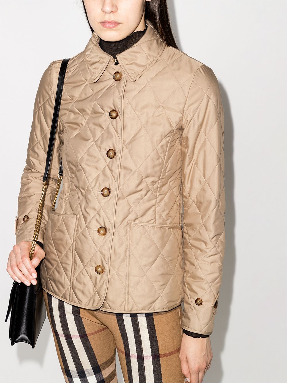Где купить и с чем носить стеганую куртку — самую модную верхнюю одежду этой осени