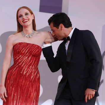 Страстные поцелуи, роскошные наряды: чем запомнился Венецианский кинофестиваль 2021
