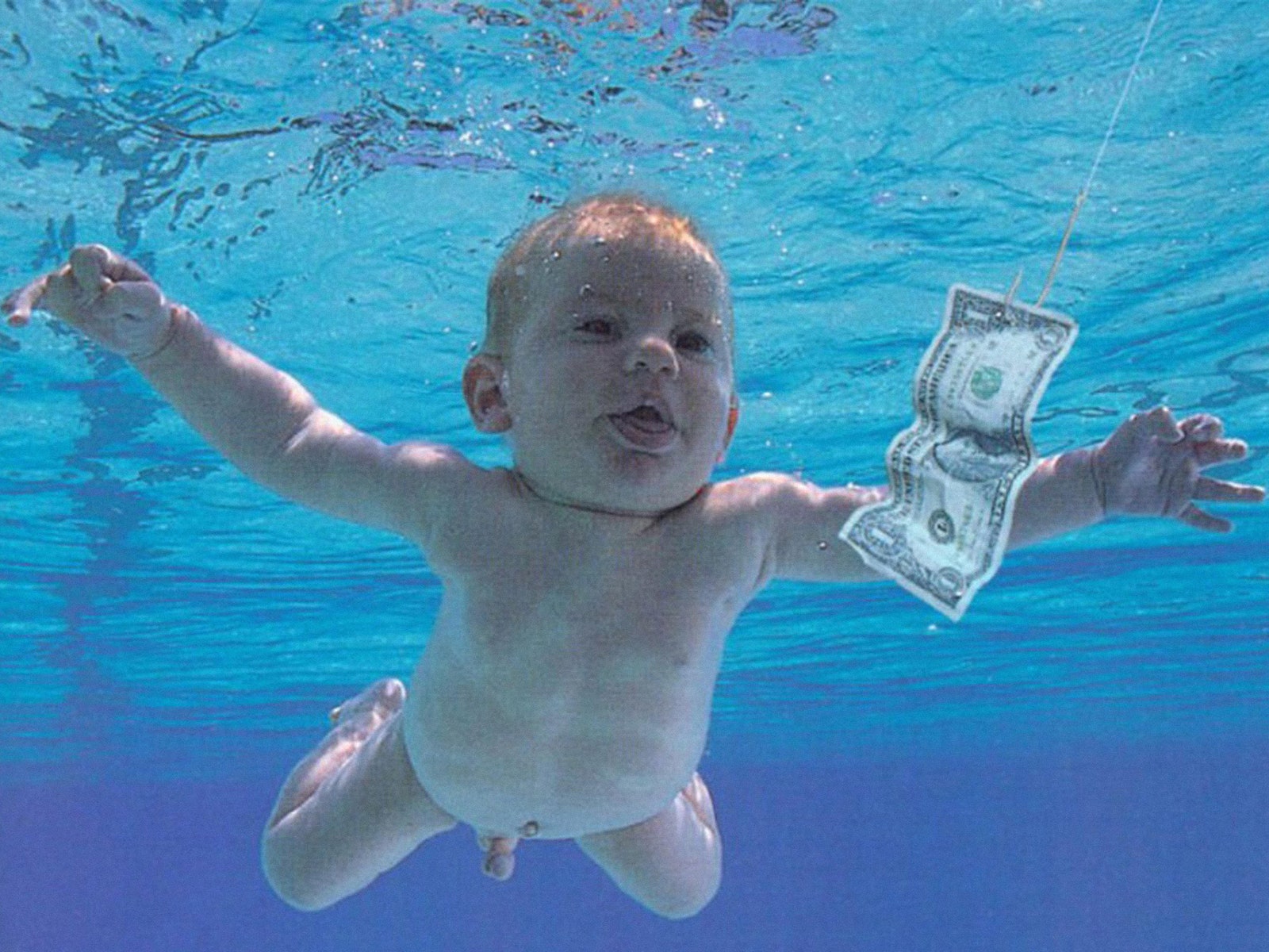 Повзрослевший герой обложки альбома Nirvana подал в суд на группу за распространение детской порнографии