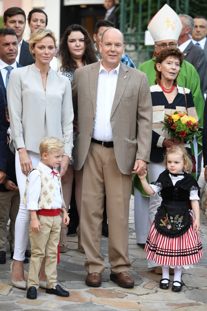 Княгиня Монако Шарлен воссоединилась с мужем и детьми после шести месяцев разлуки