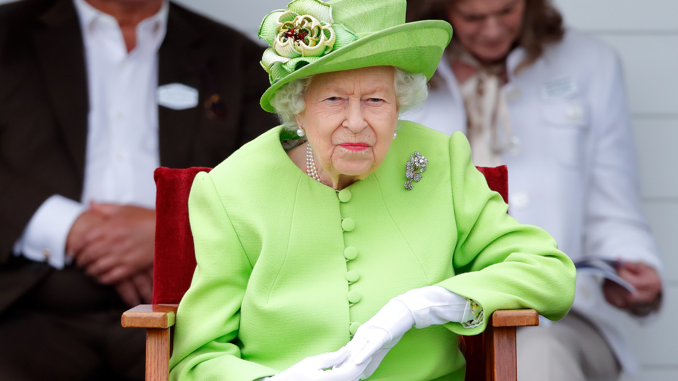 «С меня хватит» — королева Елизавета наняла юристов чтобы помешать выходу мемуаров принца Гарри