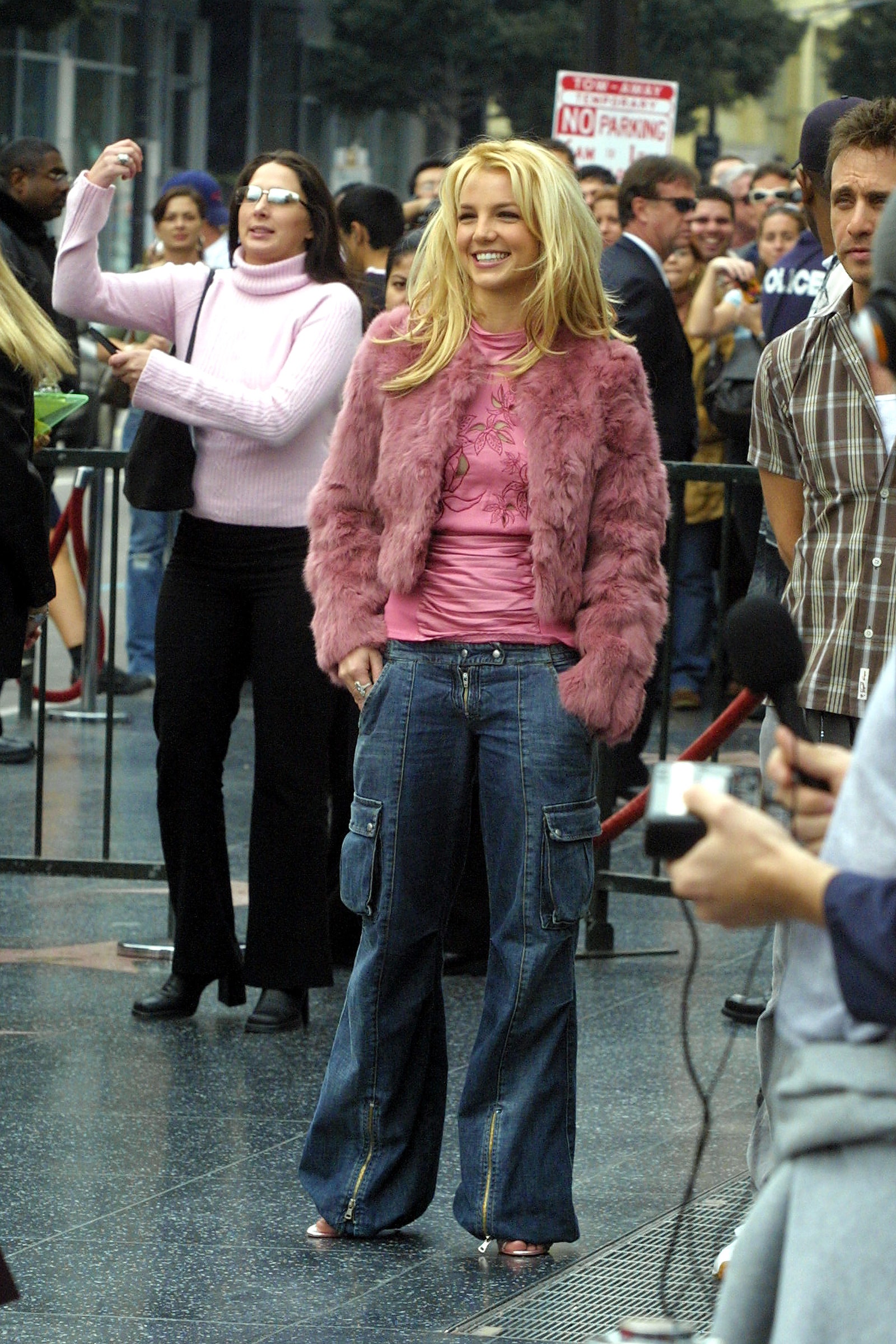Бритни Спирс получает свою звезду на Аллее Славы в Голливуде 2003 год