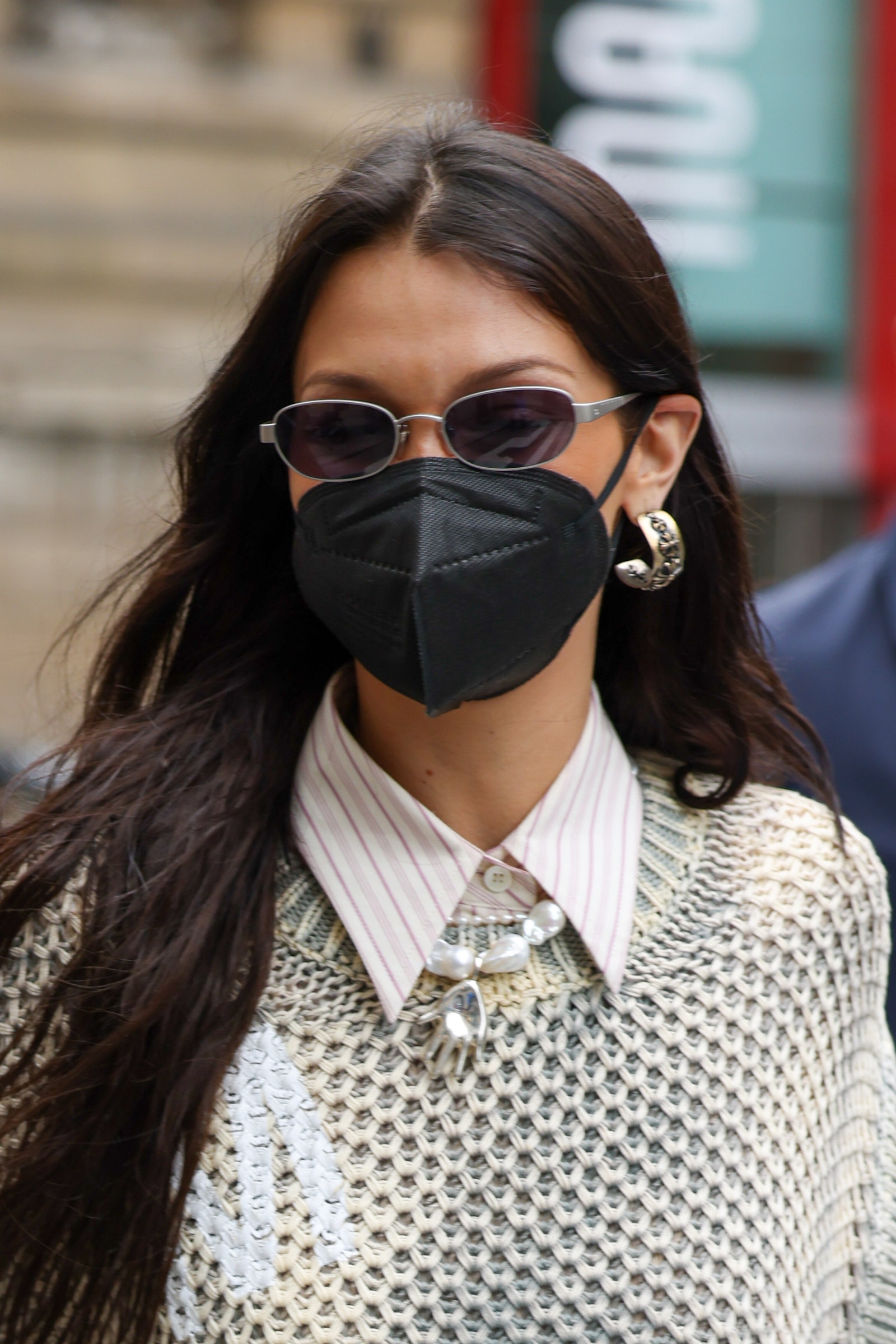 Белла Хадид в солнцезащитных очках Chanel