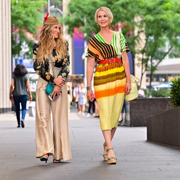 Как в старые добрые: Сара Джессика Паркер и Синтия Никсон гуляют по Нью-Йорку на съемках нового «Секса в большом городе»