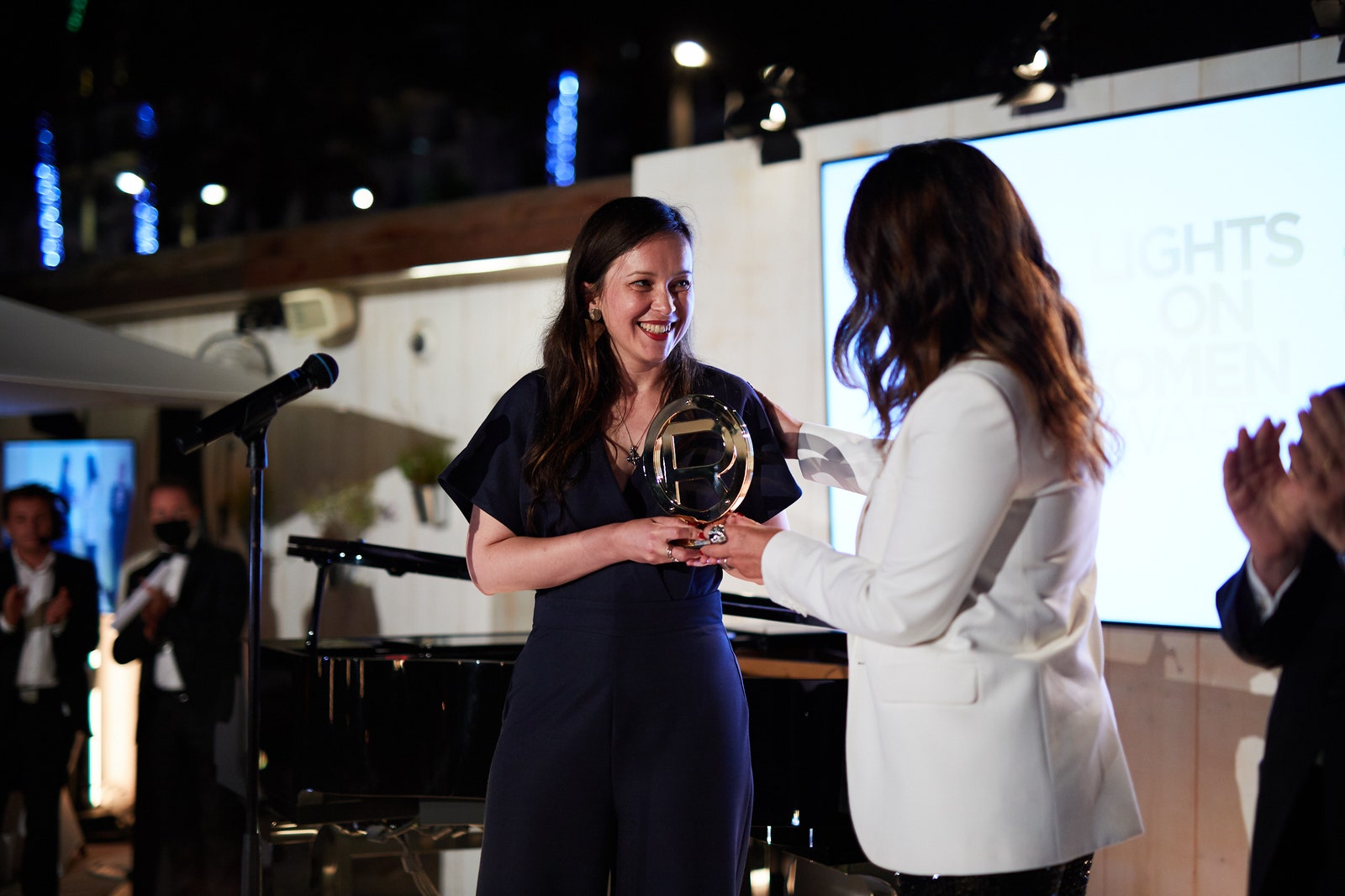 LOral Paris впервые вручил собственную премию молодой женщинережиссеру из Германии