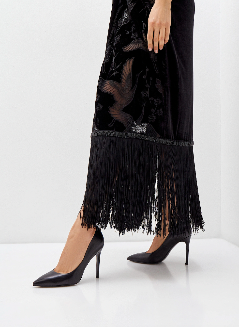 Образ Кэти Перрри в total black маленькое черное платье и туфли