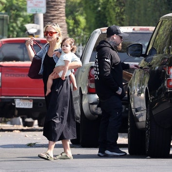Фото дня: Кэмерон Диаз гуляет с полуторагодовалой дочерью Рэддикс