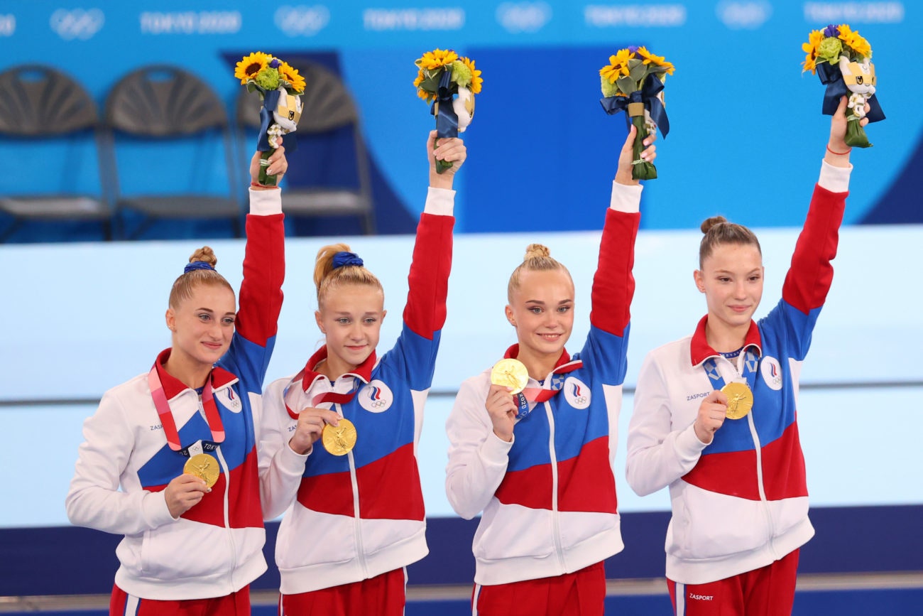 Сборная России по гимнастике победившая в командном многоборье