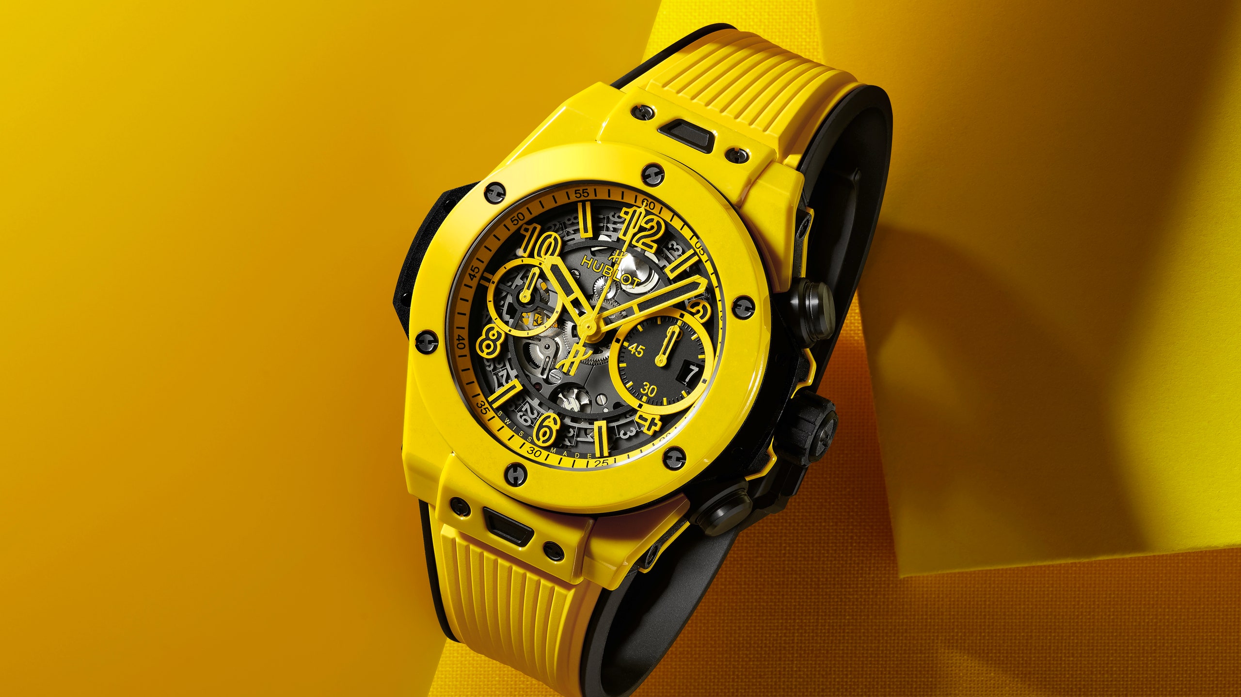 «Озаряющий» желтый часы Hublot в главном цвете этого года