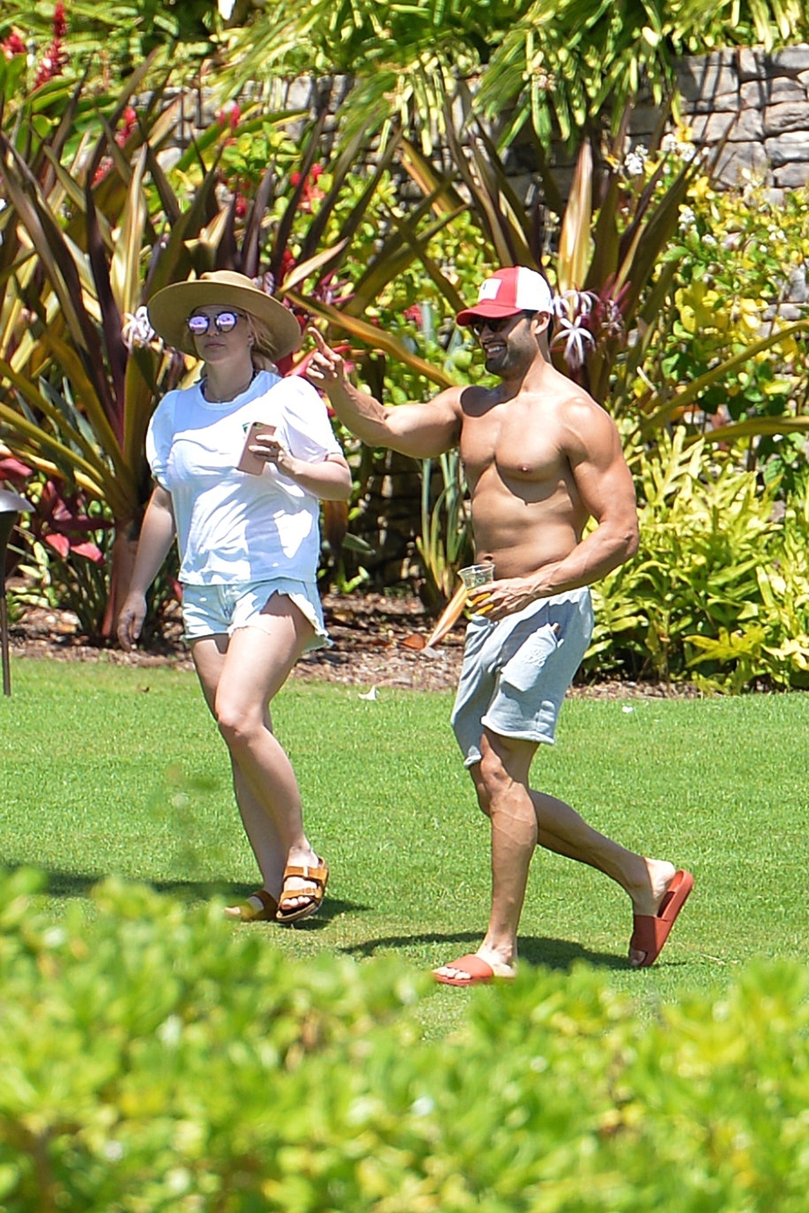 Бритни Спирс и Сэм Асгари отдыхают на Гавайях