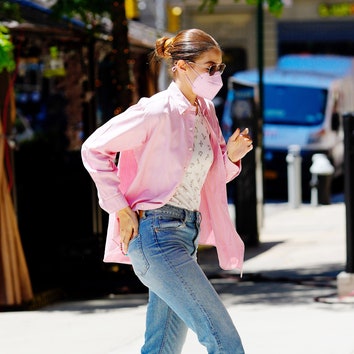 Оцените новый выход Джиджи Хадид в топе и джинсах H&M