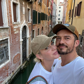 Солнце, пицца и море поцелуев: как Кэти Перри и Орландо Блум отдыхают в Венеции