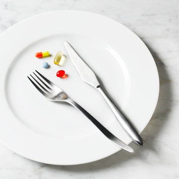 Кому добавки: витамины и БАДы, которые помогут продлить молодость