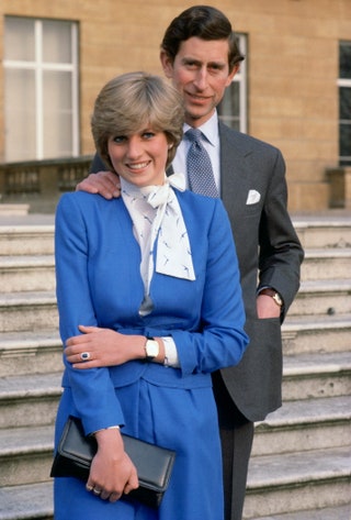 Принцесса Диана и принц Чарльз в Букингемском дворце после объявления о помолвке.