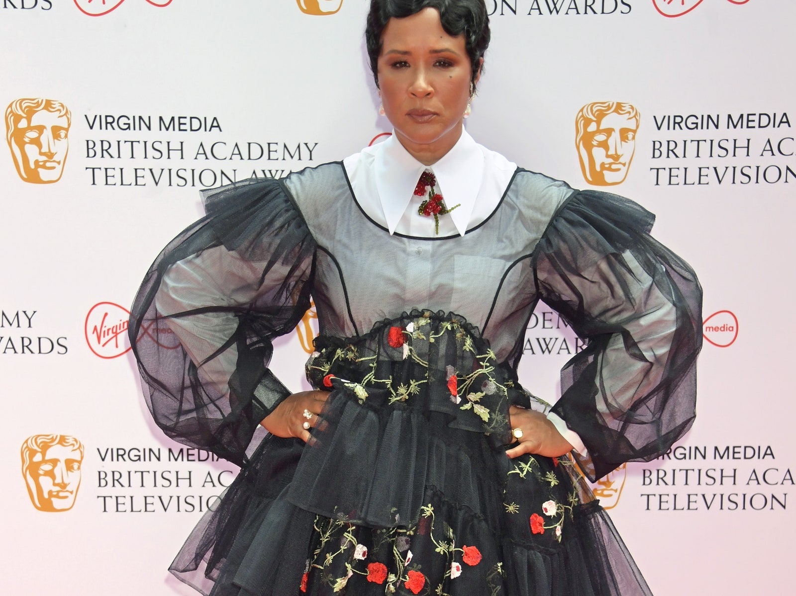 Объемные рукава &- главный тренд красной дорожки церемонии BAFTA 2021
