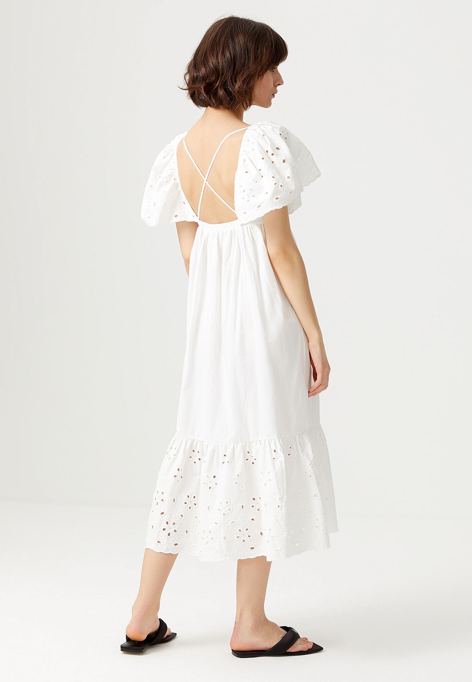 Идеальное летнее платье — с пышными рукавами и открытой спиной как у Вог Уильямс