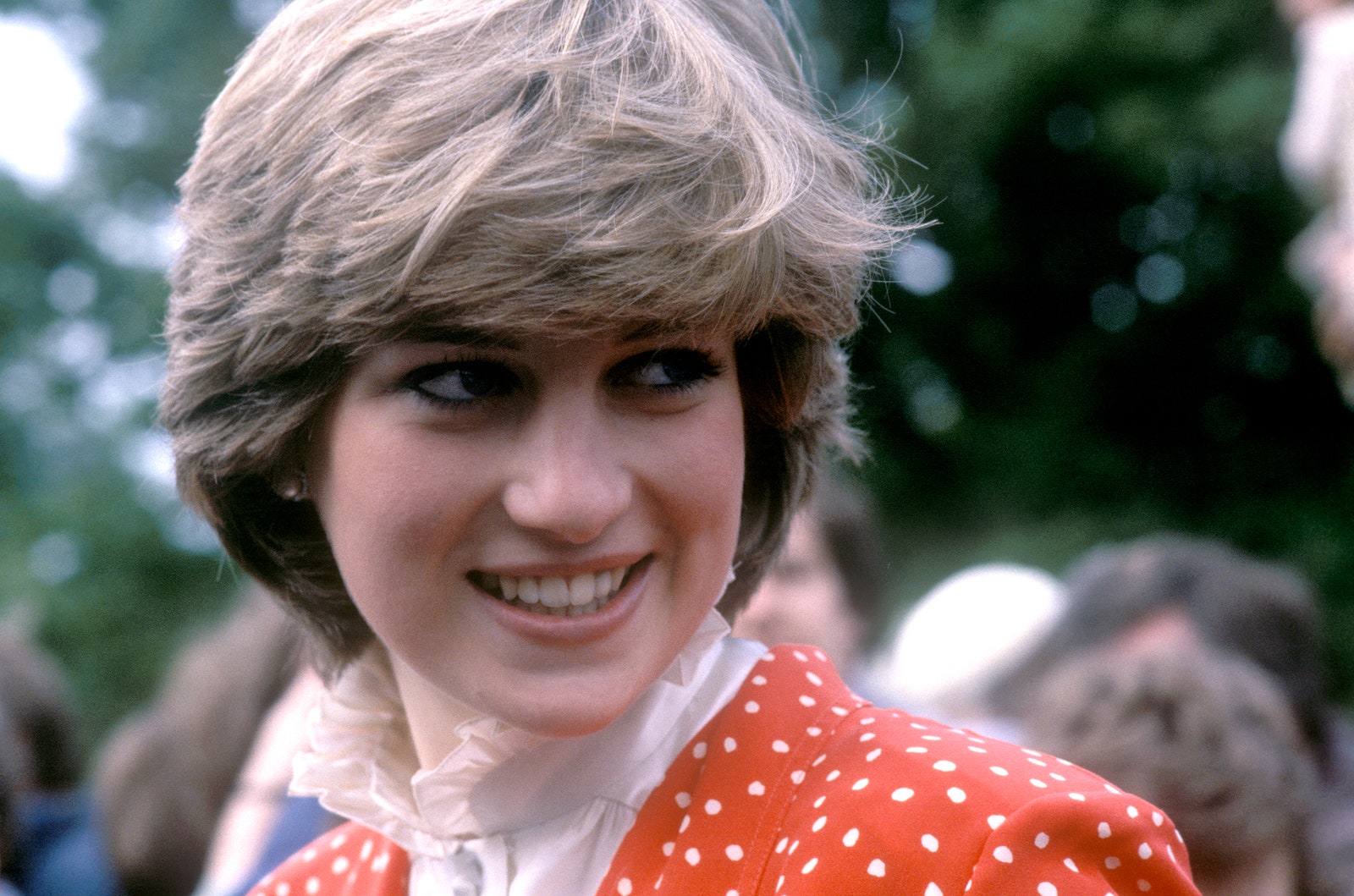 Тренд тиктока короткая стрижка и укладка из 1980х как у принцессы Дианы снова на пике популярности
