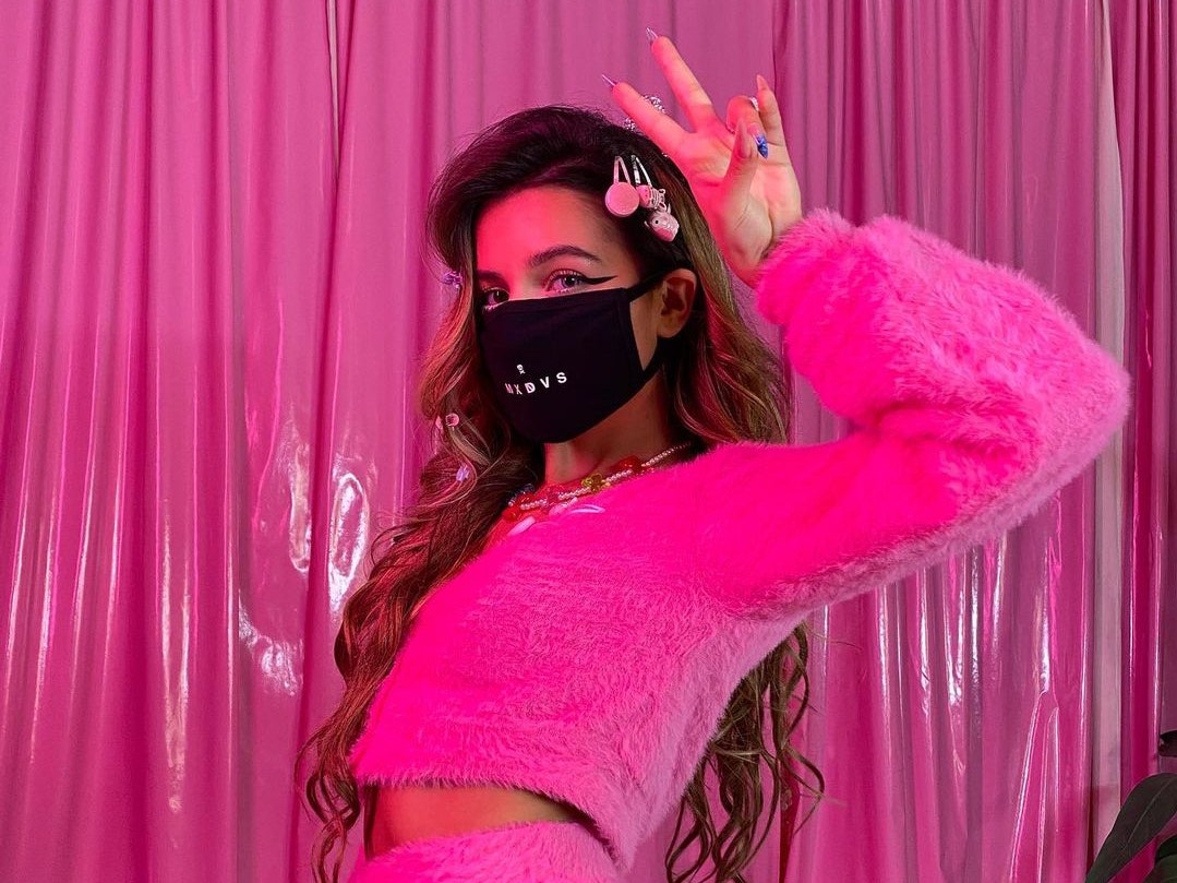 «Дружим»: певица и блогер Tenderlybae выпустила новый трек