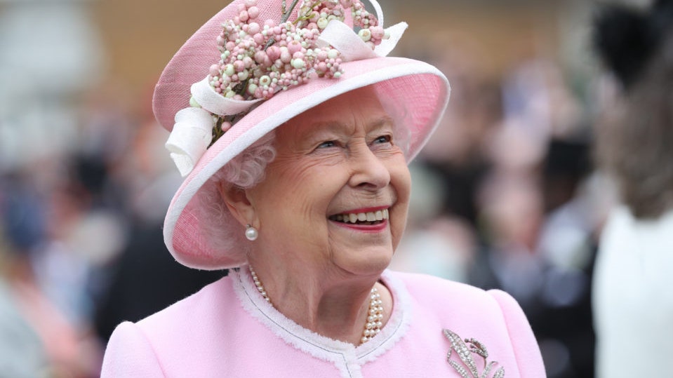 Елизавета II наградила бренд сексигрушек королевской премией