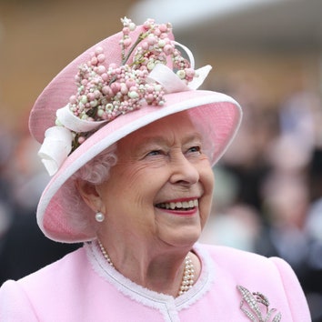 Елизавета II наградила бренд секс-игрушек королевской премией