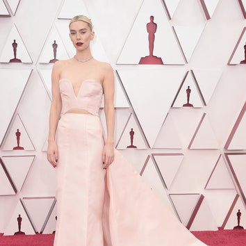 Платья с необычными вырезами &- самый эффектный тренд «Оскара» 2021