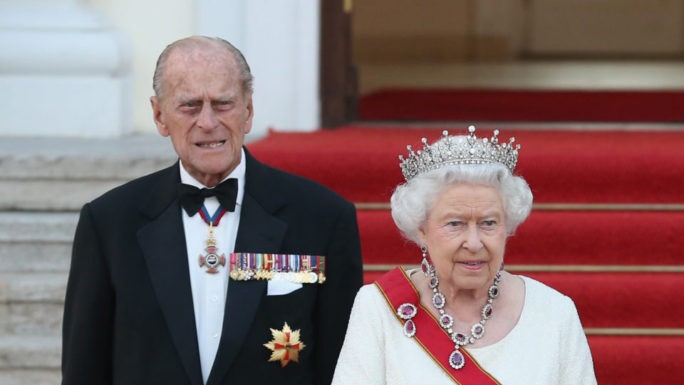 Как Великобритания скорбит по принцу Филиппу и что предусматривает королевский протокол