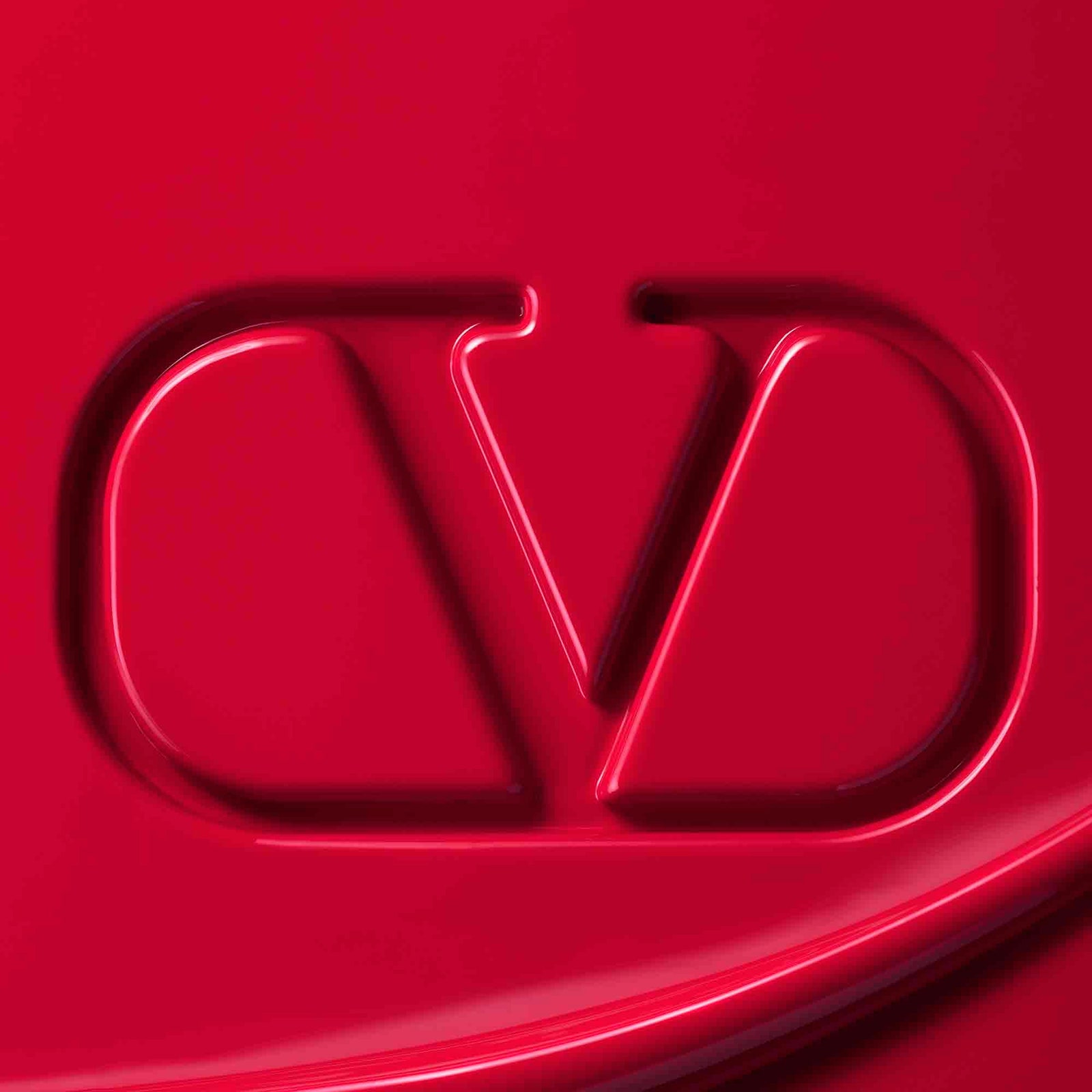 Valentino объявили о запуске линии макияжа