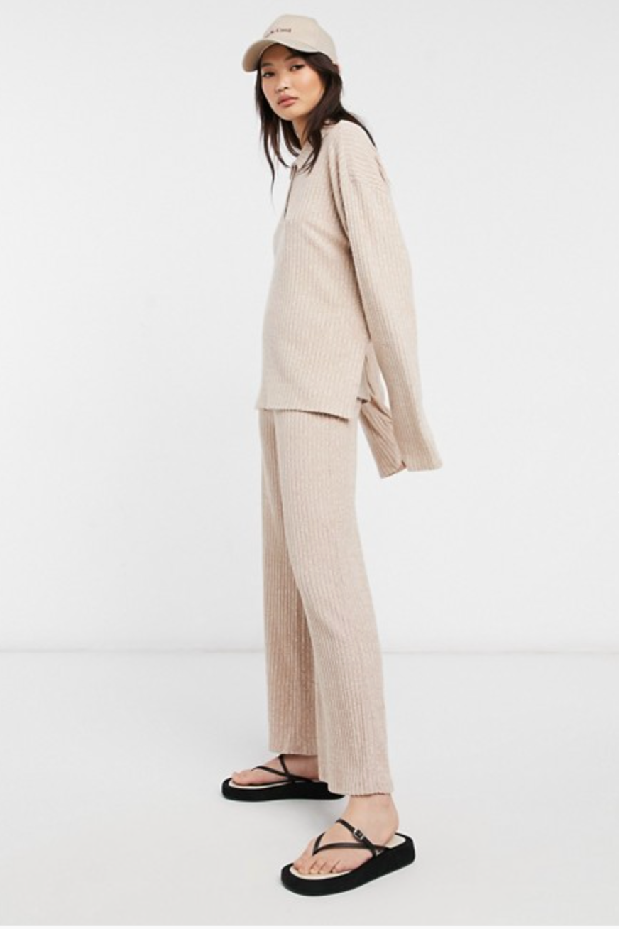 Трикотажный костюм в рубчик — как у Джиджи Хадид — модная замена худи и джогерам
