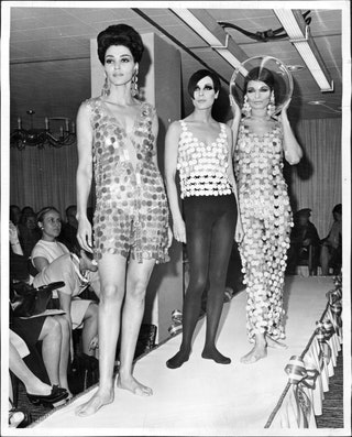 Paco Rabanne 1966. Коллекция Пако Рабанна «12 неносибельных платьев из современных материалов» понравилась кажется всем...