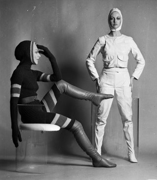 Космические наряды авторства Ширли Белджон 1968 .