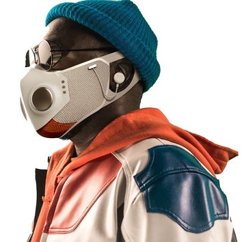 Will.i.am представил защитную маску за $299. У нее есть встроенные наушники и подсветка