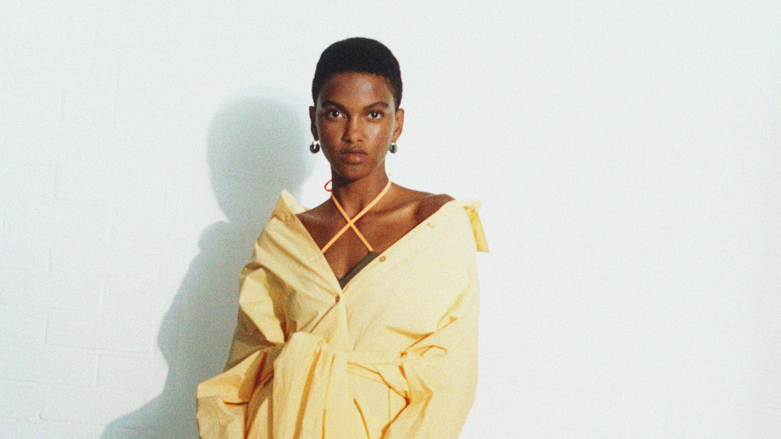 6 способов модно носить желтый — самый нежный цвет весны 2021го