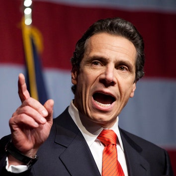Восемь женщин обвинили губернатора Нью-Йорка в домогательствах. Его могут уволить с должности