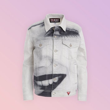 Модная находка: джинсовая куртка с изображением Дрю Бэрримор из коллекции Guess Originals x Pleasures