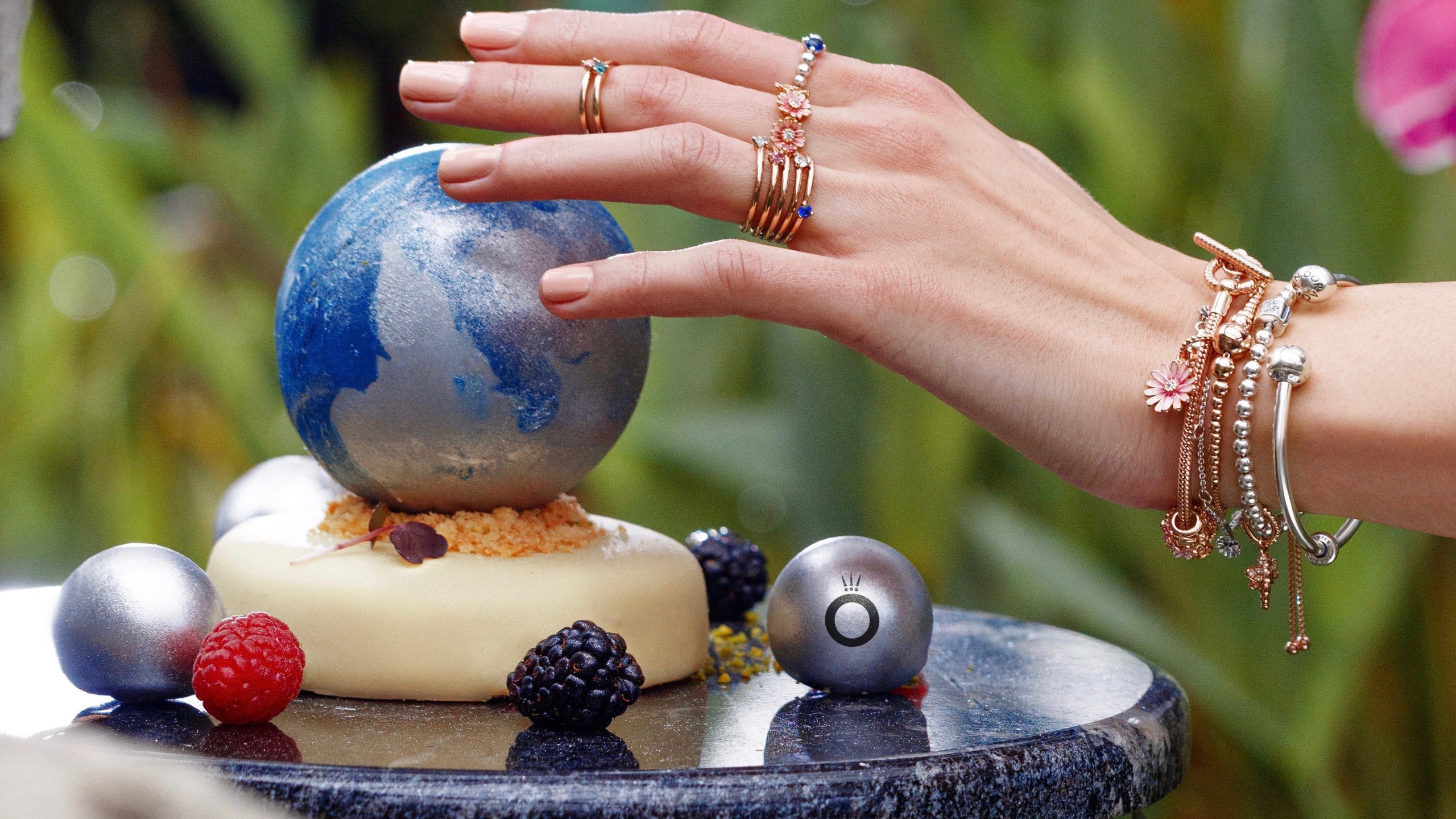 Присоединитесь к экологической акции «Час Земли» заказав специальный десерт от Pandora и Ribambelle