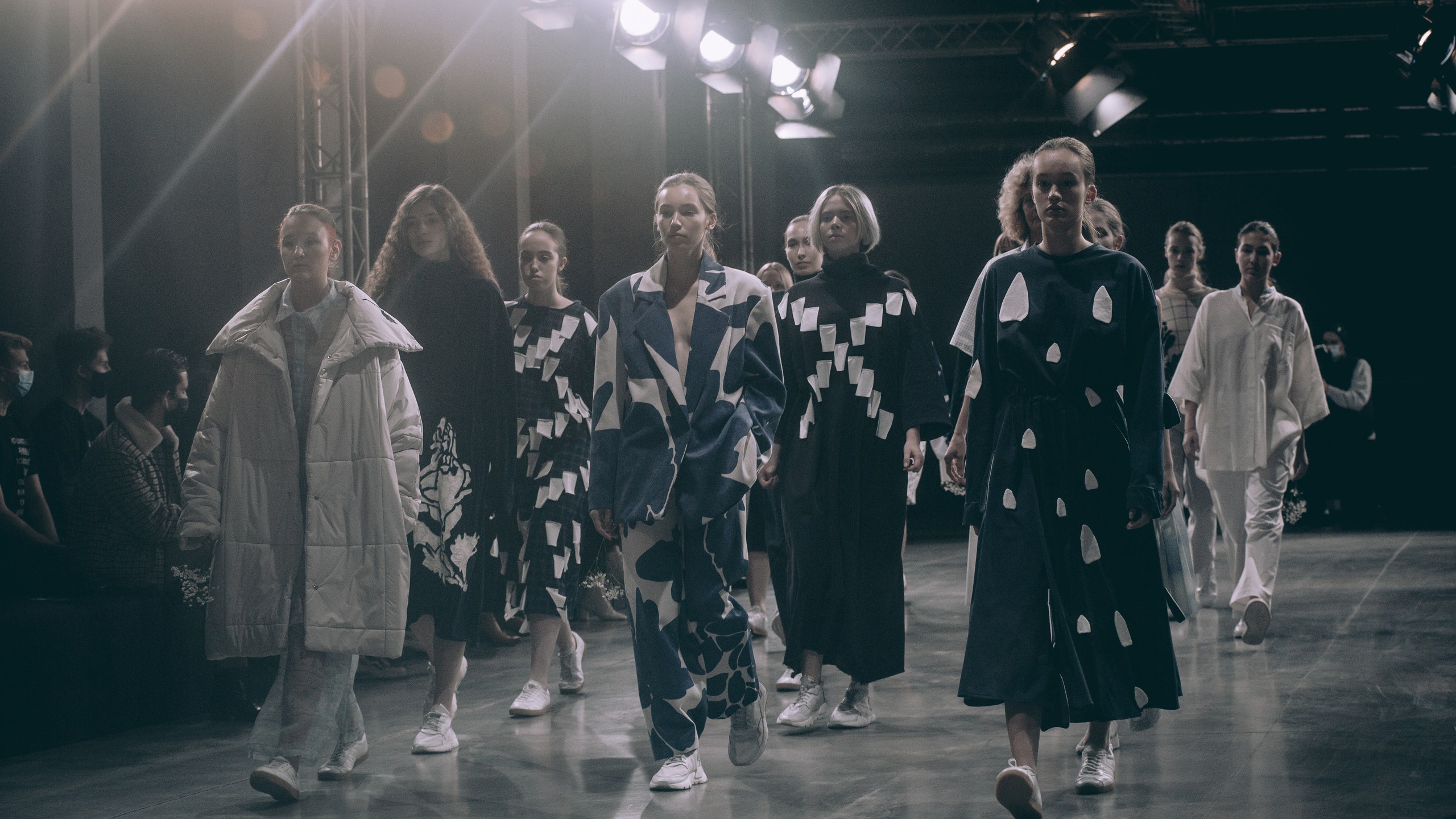 MercedesBenz Fashion Week Russia открыла прием заявок на гранты для дизайнеров