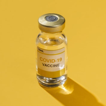 В России зарегистрирована третья вакцина от коронавируса &- «КовиВак»
