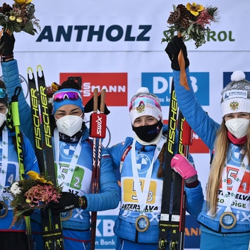 Женская сборная России по биатлону выиграла эстафету на этапе Кубка мира в Антхольце