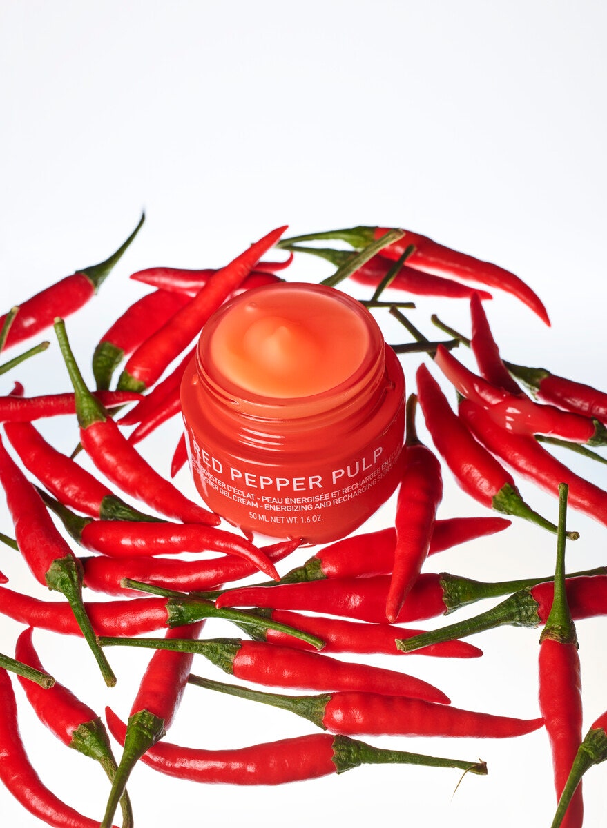 В средствах Red Pepper от Erborian защиту кожи от HEVизлучения обеспечивают антиоксиданты и ниацинамид из красного перца...