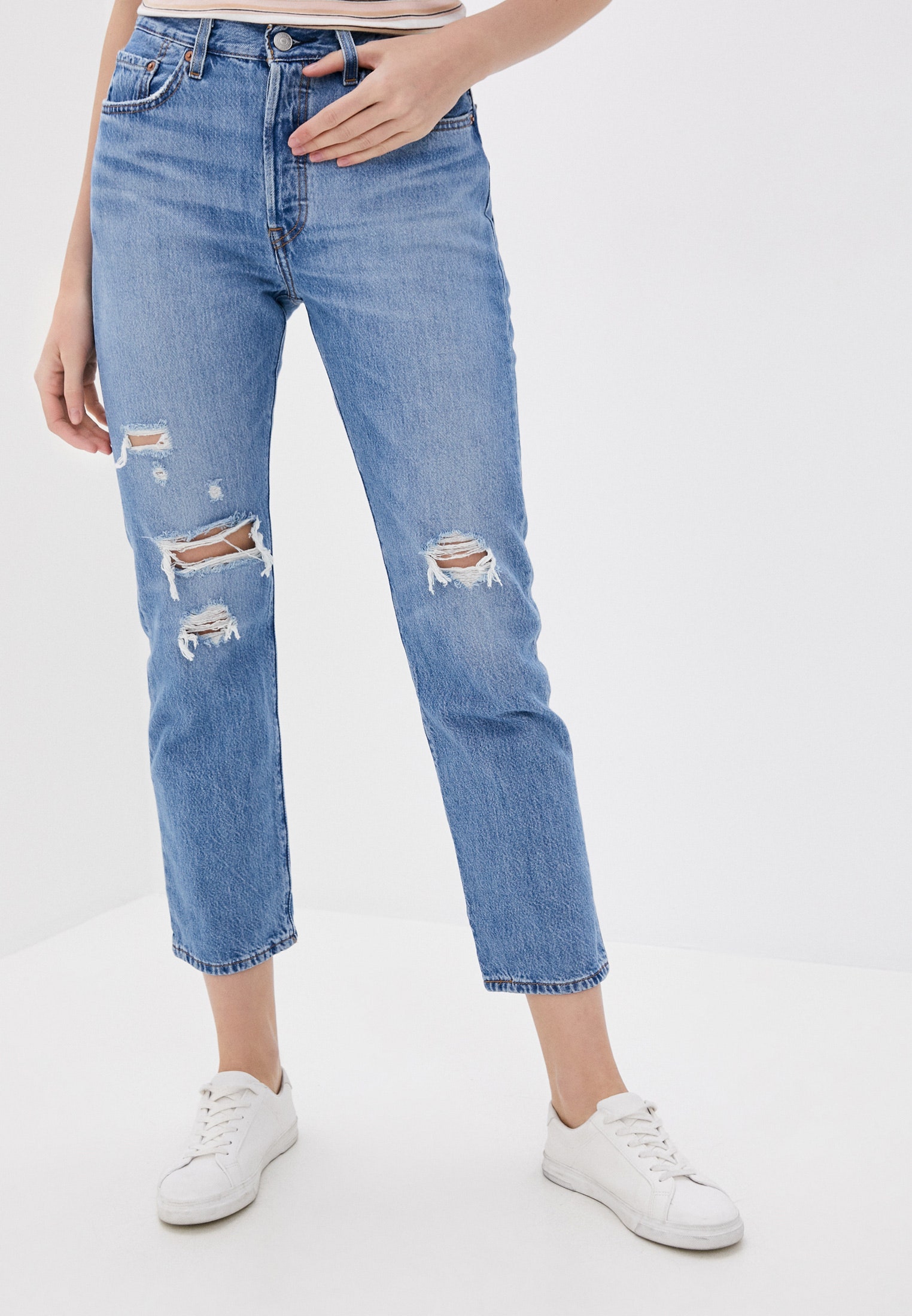 Образ Рванные джинсы с термобельем как у Джиджи Хадид