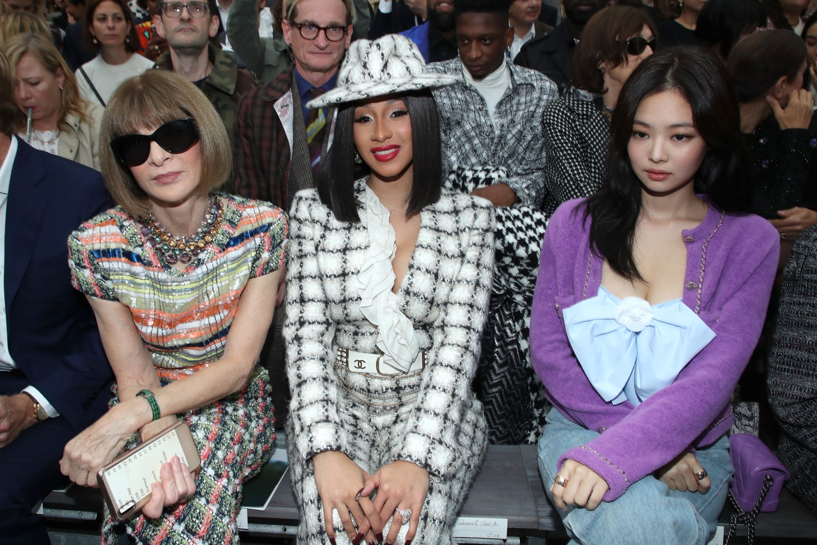 Анна Винтур и Карди Би на шоу Chanel в Париже 2019 год
