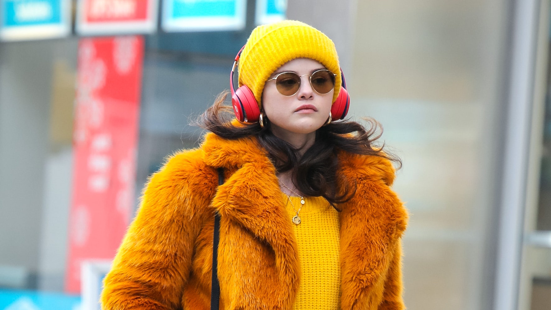 Оранжевый — хит сезона Селена Гомес на съемках нового сериала в НьюЙорке