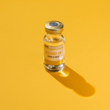 Опасны ли вакцины от COVID-19 и есть ли смысл делать прививку? Отвечает вирусолог