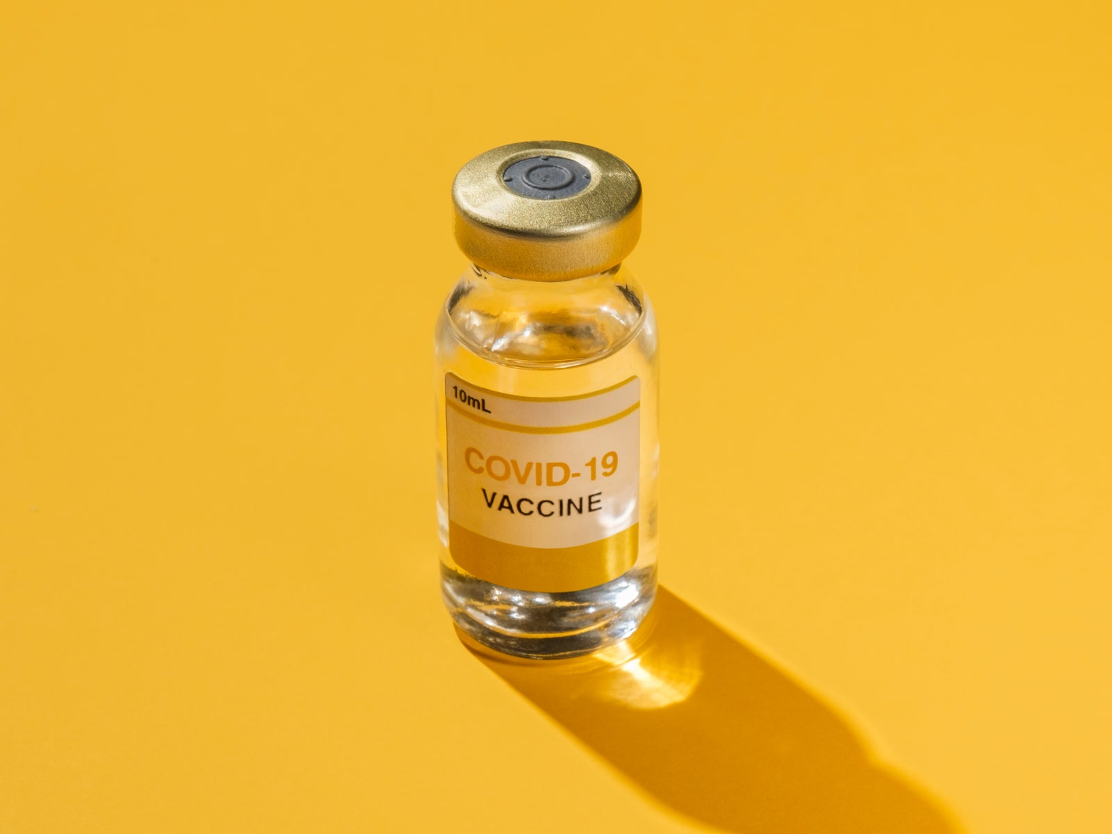 Опасны ли вакцины от COVID-19 и есть ли смысл делать прививку? Отвечает вирусолог