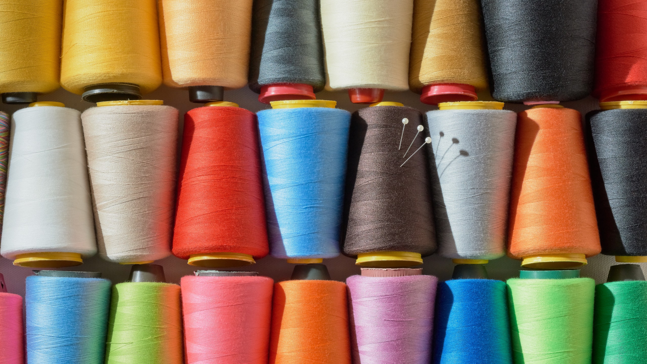 Burberry будет отдавать студентамдизайнерам ткани оставшиеся от пошива коллекций