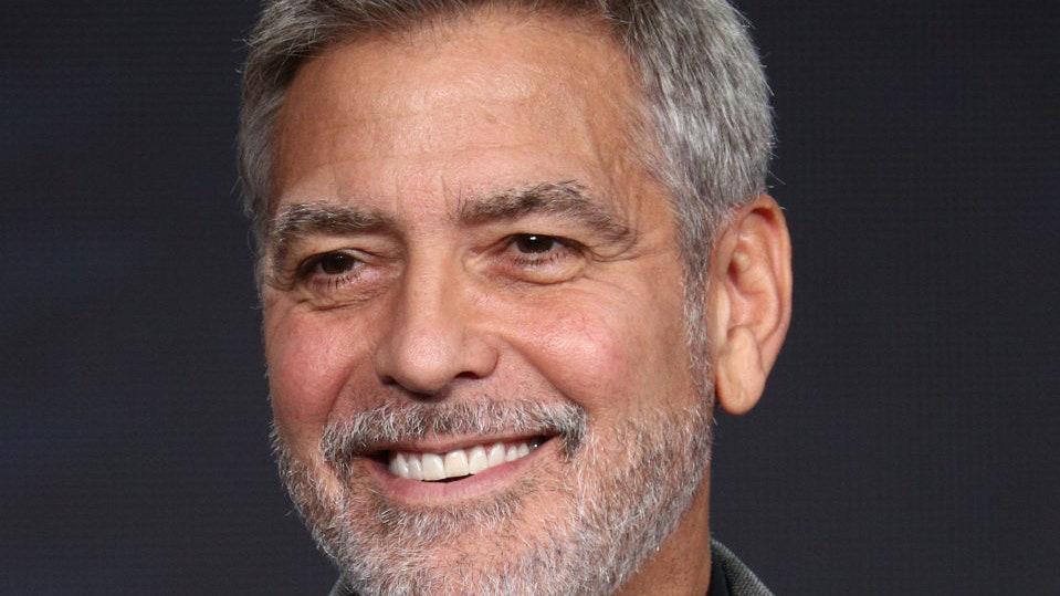 Джордж Клуни признался что уже 25 лет стрижет себя сам одной и той же машинкой для стрижки