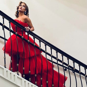 Идея наряда на Новый год &- красное платье, как у Дженнифер Лопес